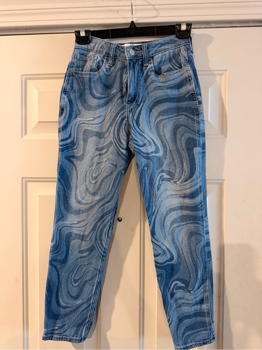 Hollister Women's Swirl-Print Blue Slim Straight Jeans